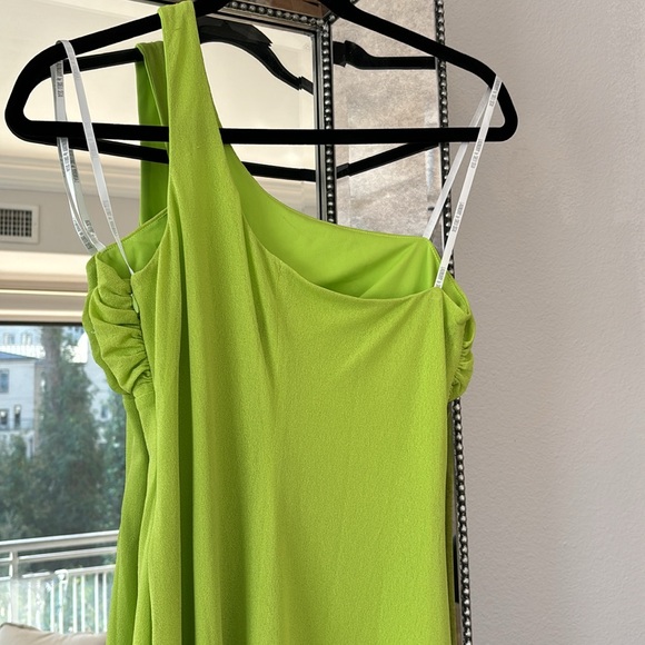 NWT Laundry by Shelli Segal asymmetrical one shoulder Crepe dress Lime Size 6 - Picture 3 of 13